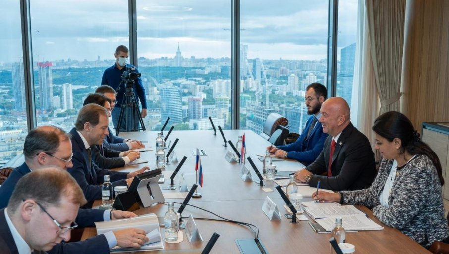 Министри Поповић и Мантуров одржали састанак у Москви