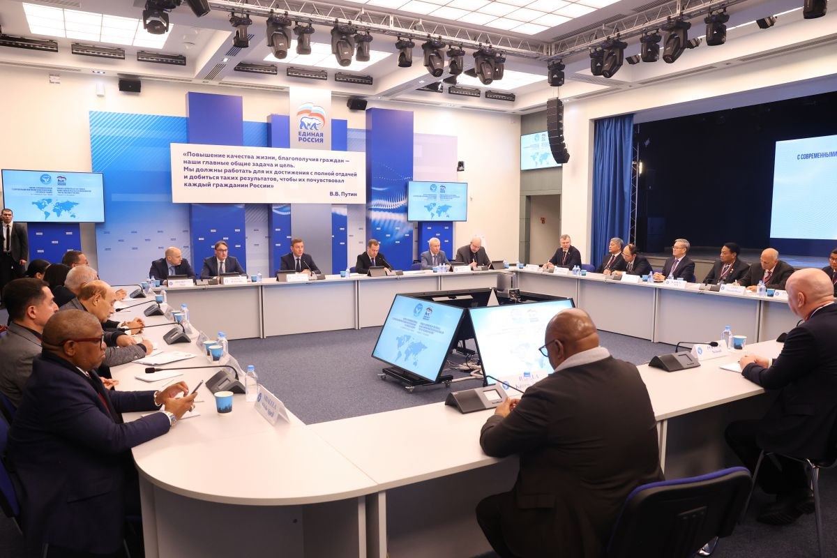 Медведев отворио Међународни форум «За слободу нација»; у комитету и Ненад Поповић