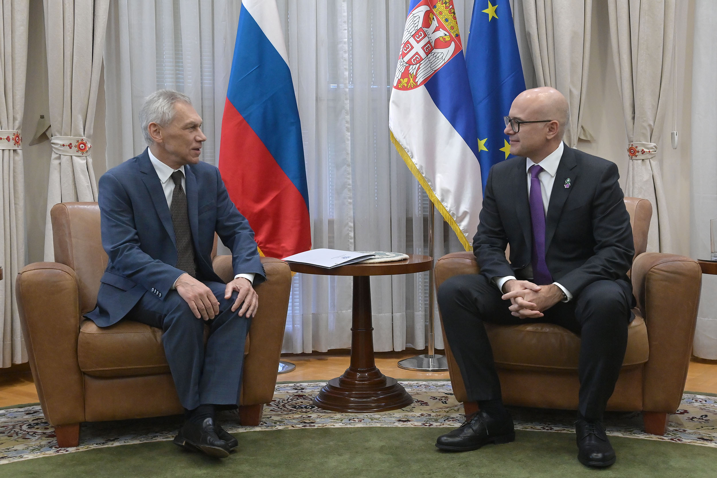 Састанак министра одбране Вучевића са руским амбасадором