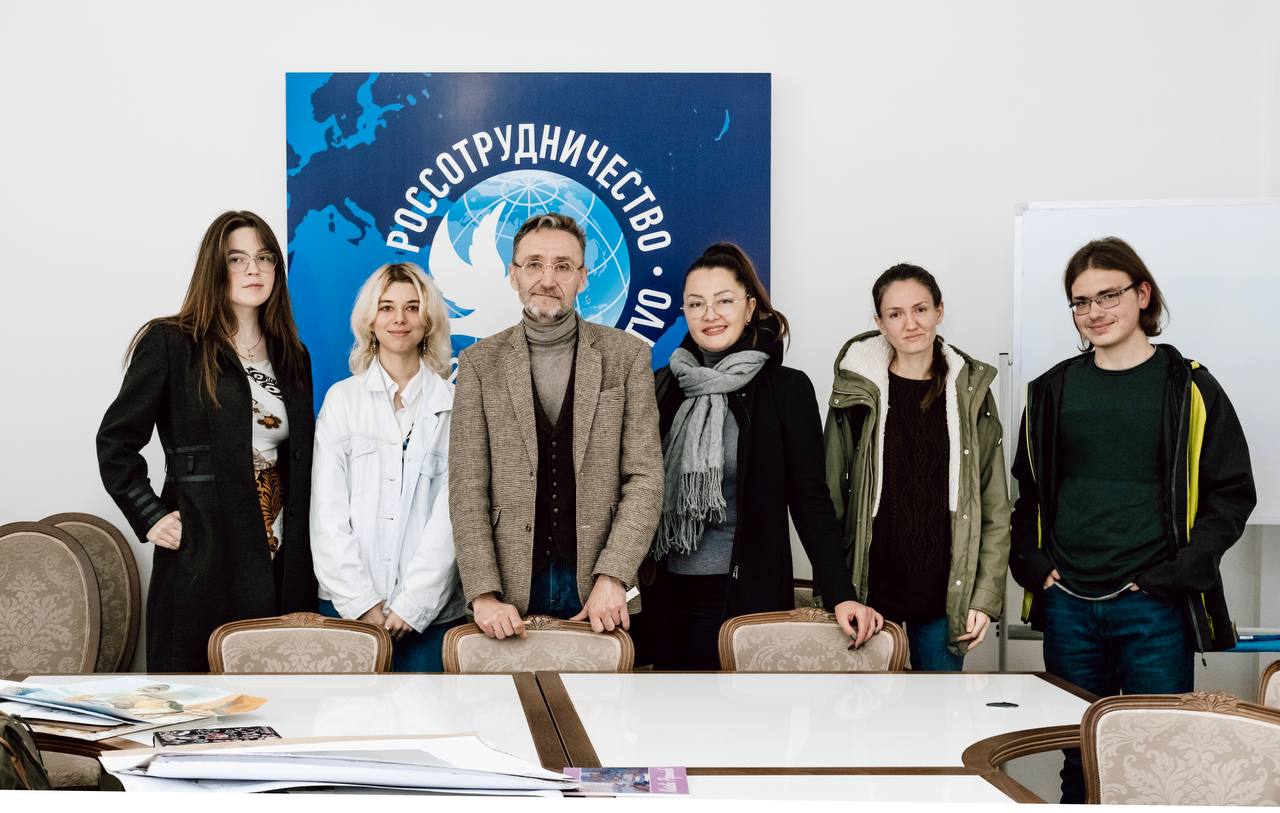Познати сликар професор Игор Обухов одржао консултације са младим српским уметницима