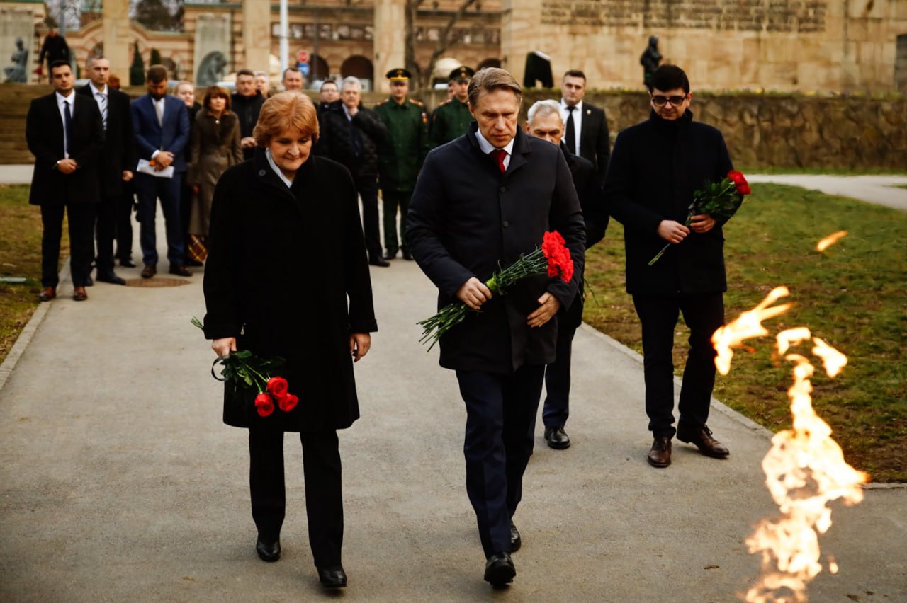 Министар здравља Русије Мурашко посету започео на Гробљу ослободилаца Београда