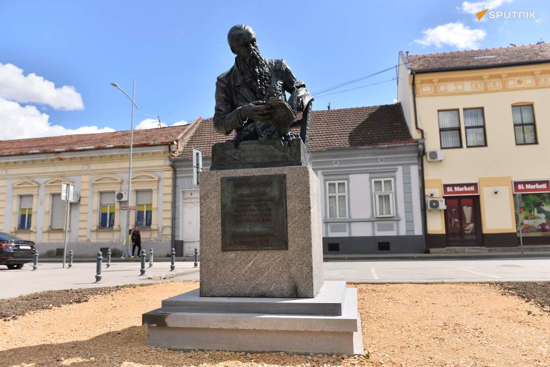 Споменик Никити Толстоју откривен у Вршцу